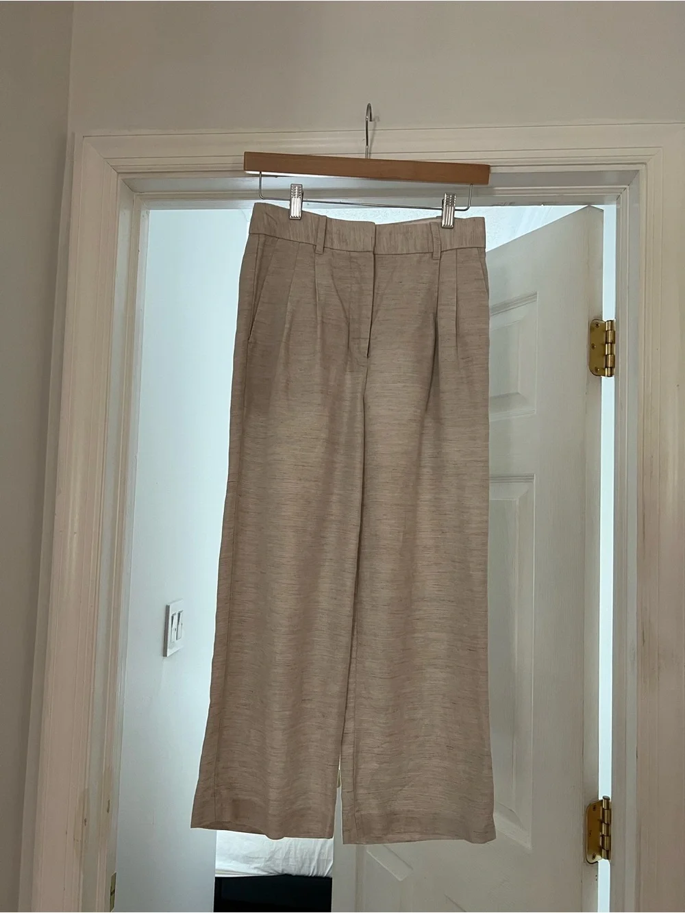 Aritzia The Effortless Pant Cropped - CruiseLinen in Natural Ecru Size 4